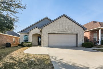 242 Irick Ct Aubrey, TX 76227